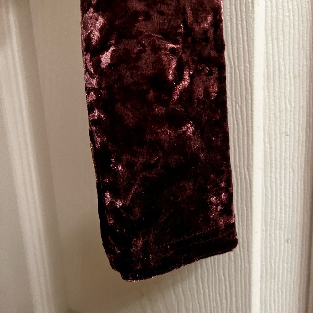 ABOUND~CRUSHED VELVET CROP TOP~SM - Picture 4 of 14